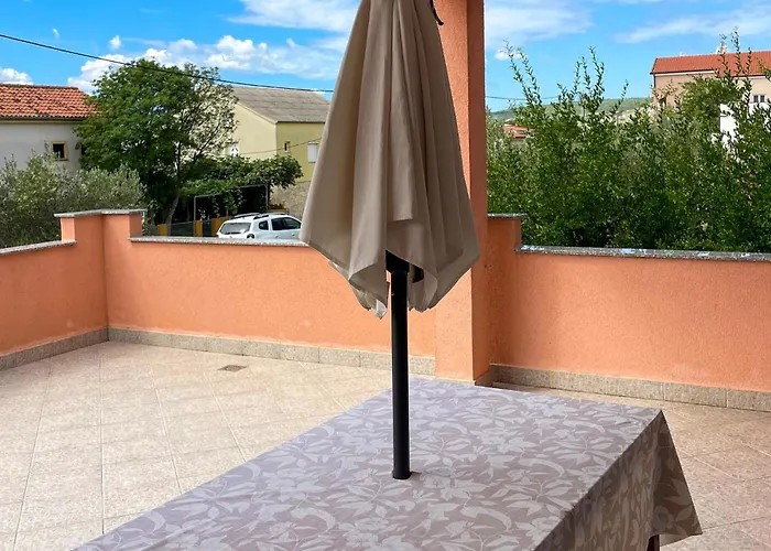 Appartement In With Wifi Maslenica